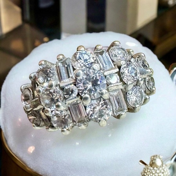 Vintage Sterling Silver Cubic Zirconia Ring (8.5) - Picture 1 of 15